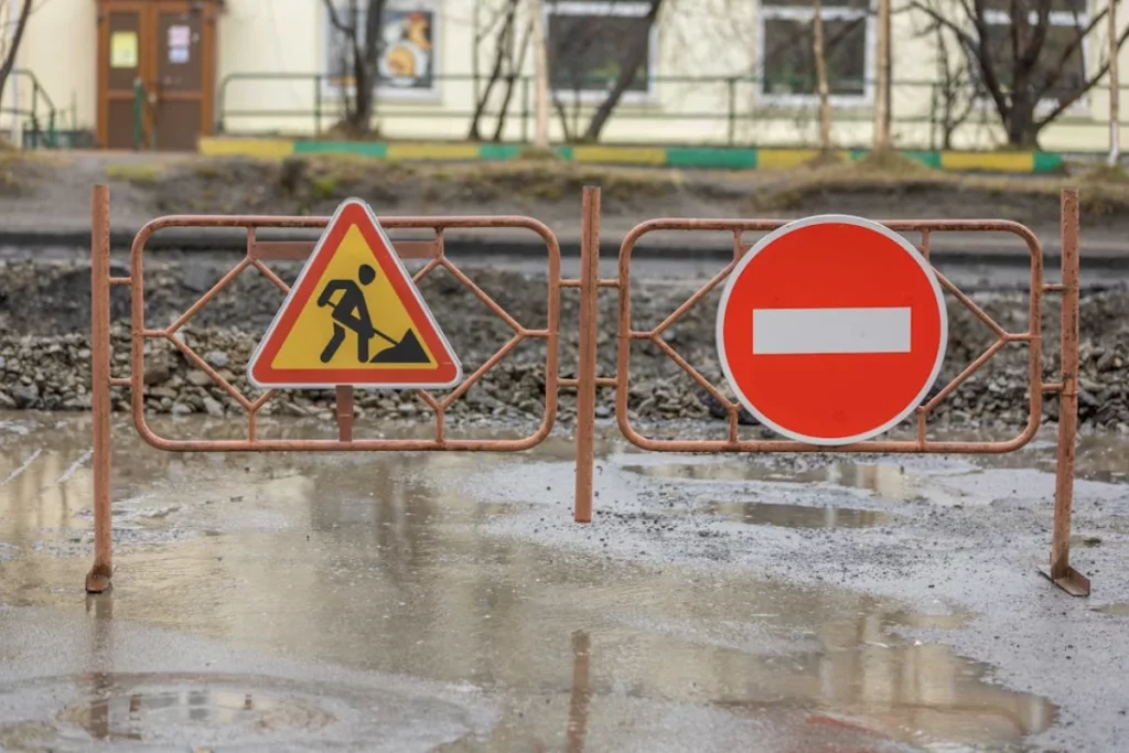 Proses perbaikan aspal jalan